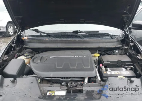 2017 Jeep Cherokee Latitude 4X4 z USA, uszkodzony, nr VIN 1C4PJMCS2HW599671